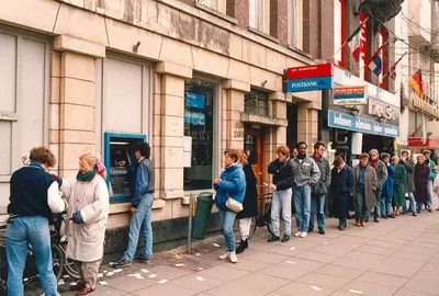 Rij voor de pinautomaat