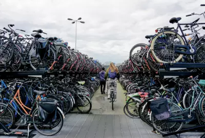 Fietsenstalling, Amsterdam. Bron: WonderAlice/ Unsplash.