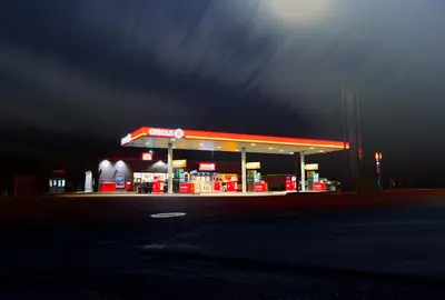 Benzinestation. Foto: Jonathan Petersson, Unsplash.