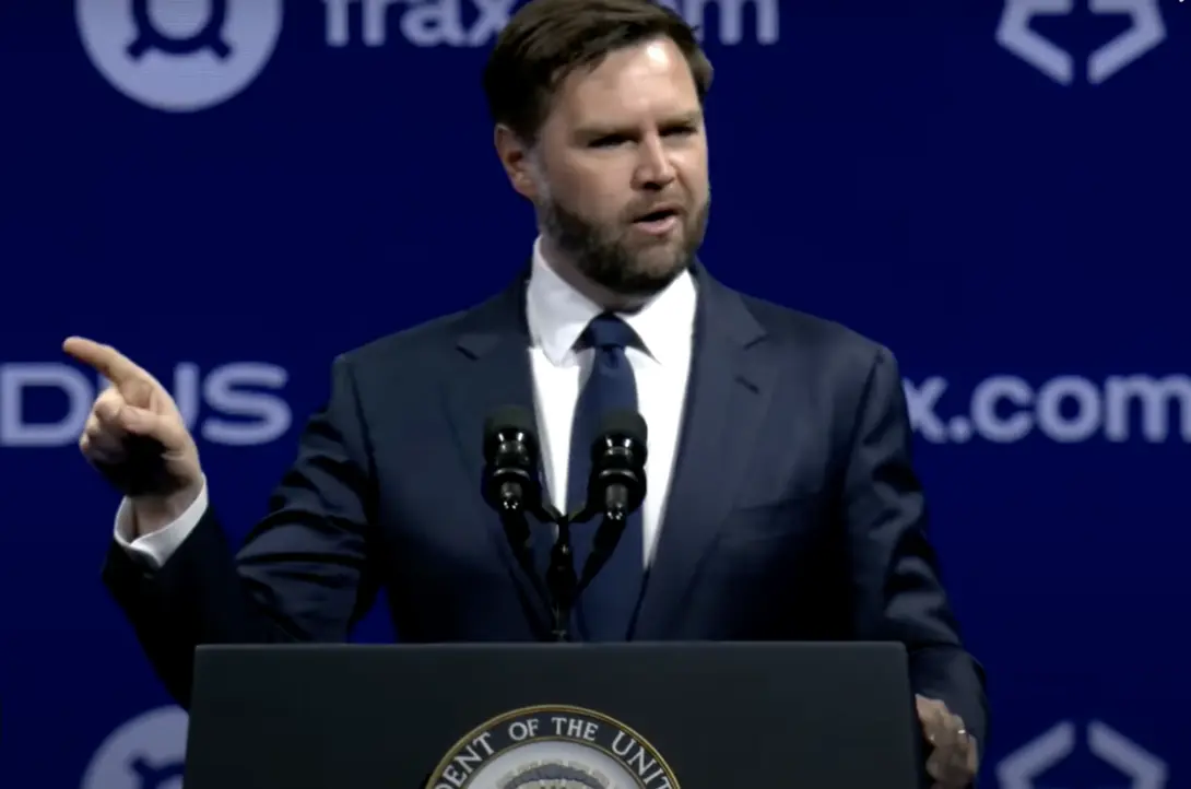 Vice-president JD Vance spreekt congres Bitcoin 2025 in Las Vegas toe.