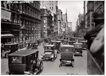 Auto’s, 5th Avenue, NY, 1913.