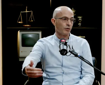 Yuval Harari.